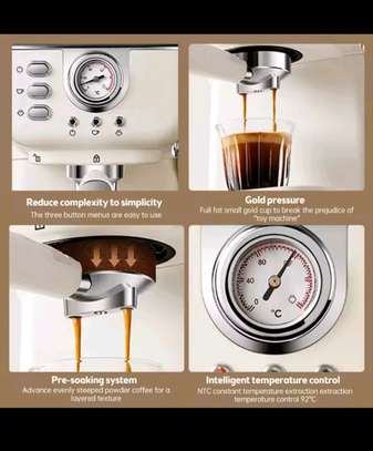 Machine expresso compacte blanche avec manomètre vapeur image 13