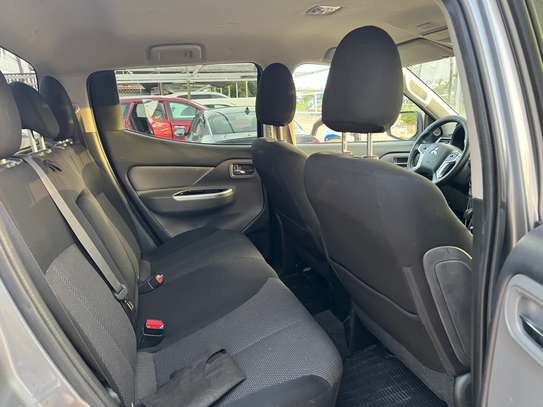 Mitsubishi L200 pickup 2018 image 11