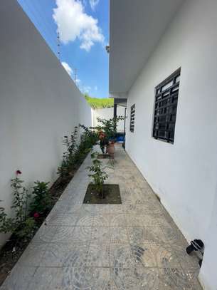 Maison à vendre aux mamelles image 11