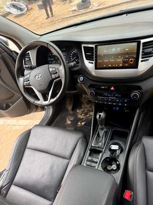 HYUNDAI TUCSON 2018 image 8
