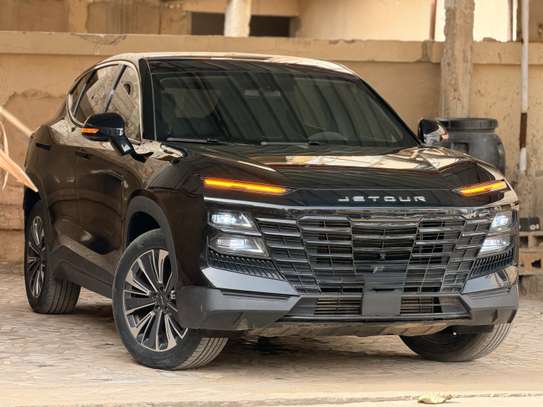 Jetour SUV 5 portes noir avec éclairage LED avant image 6
