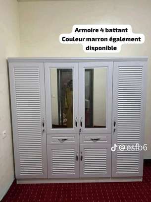 Armoire marron blanc et gris image 2
