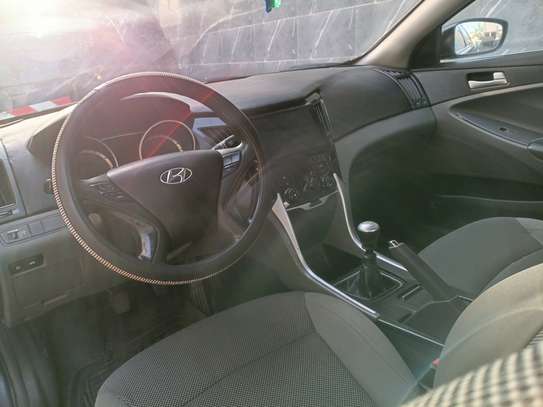 Hyundai sonota image 4