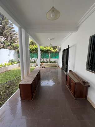 Villa R+1 Mermoz image 10
