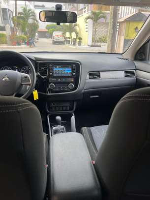 Mitsubishi Outlander 2018Gris SUV spacieux fiable image 6
