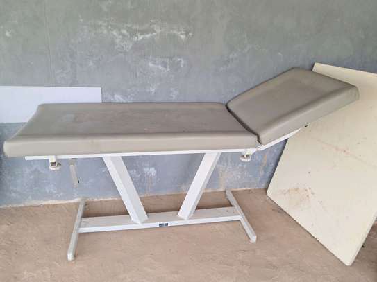 Table de massage pliante confortable structure métal image 2