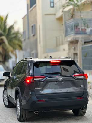 TOYOTA RAV4 XLE AWD 2021 image 8