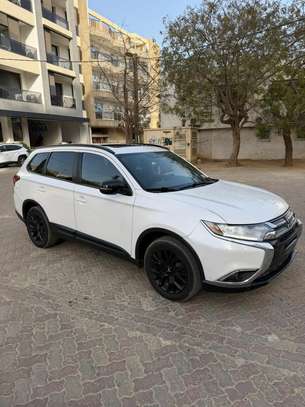 Mitsubishi outlander 2018 image 2