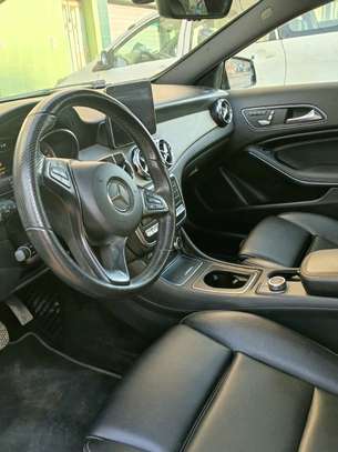 Mercedes-Benz image 9