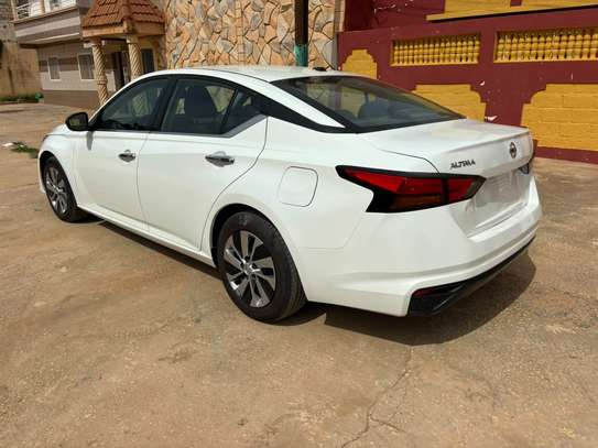 Nissan Altima 2020 image 9