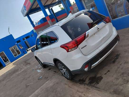 Mitsubishi outlander 7 places image 4