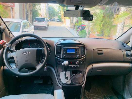 Hyundai grand starex 2017 12 place image 10