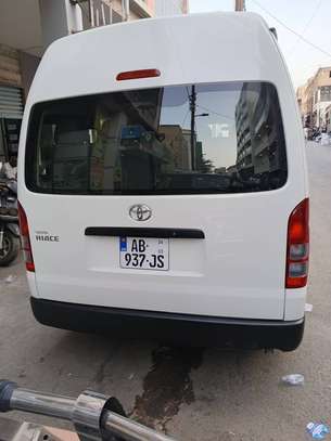 Toyota Hiace — Van neuf, minibus 15 places image 7