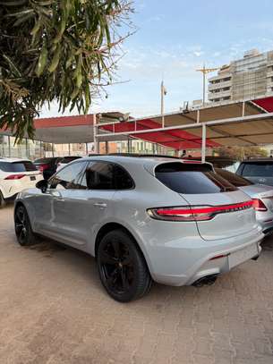 Porche Maccan image 10