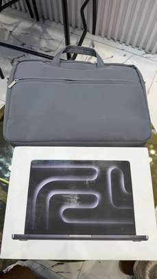 Macbook Pro M5 1Tera image 3