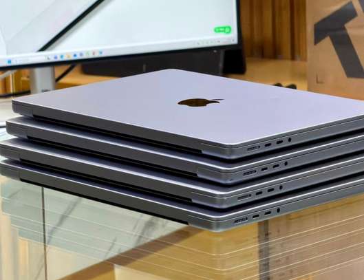 MacBook M1 Pro (2021) 14 inch image 3