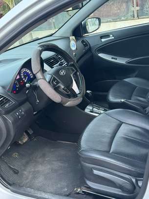 Hyundai Accent 2017 Gris 5 portes Économique image 3