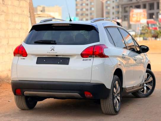 *Peugeot* 2008 année :  *2016-17 image 5