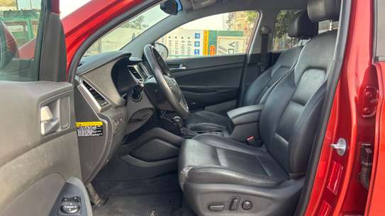 HYUNDAI TUCSON full image 12