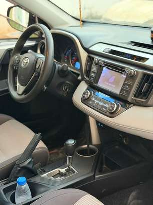 Toyota RAV4 image 3