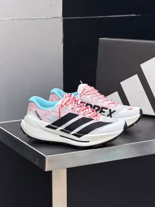 CHAUSSURES POUR HOMME ET FEMMES image 10