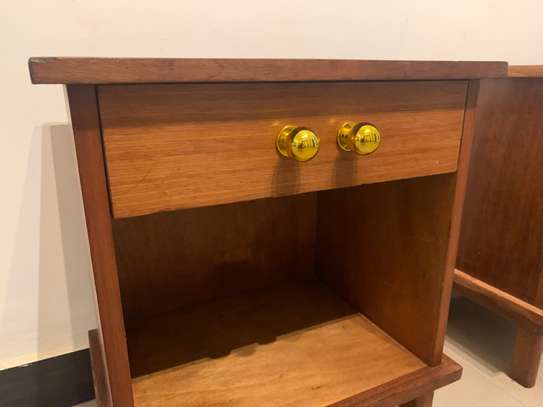 DEUX TABLES de CHEVET en BOIS BRUT image 3