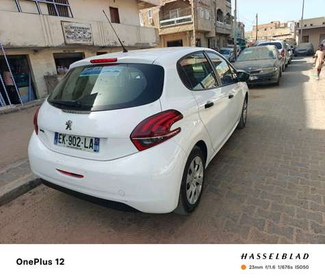 Peugeot 208 image 8
