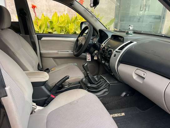 Mitsubishi pajero image 7