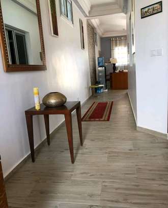Chambre salon meublé avec une terrasse privée image 5