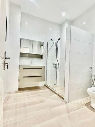 Appartement F4 de 200 m2 à louer au Point E image 2