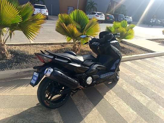 T Max 2010 image 5
