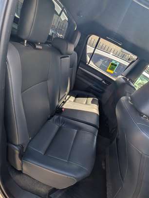 Toyota HILUX 2021 invincible image 3