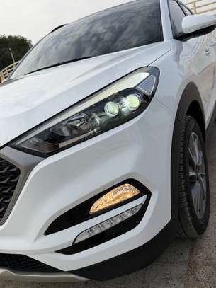 HYUNDAI TUCSON 2018 image 8