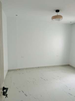 F3 à vendre à la Zone B / Point E image 6