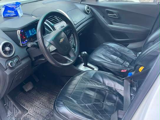 Chevrolet trax image 2