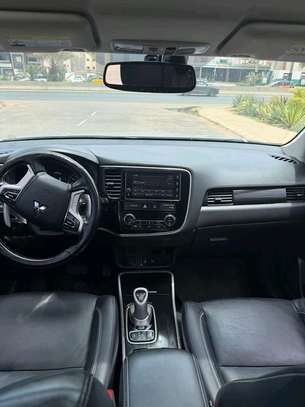 Mitsubishi outlander Phev image 3