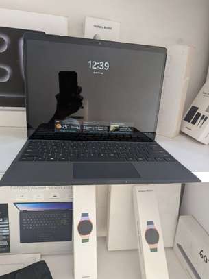 Microsoft Surface Pro 9 ) i5 12e generation ) 8  ram ) 256 image 4