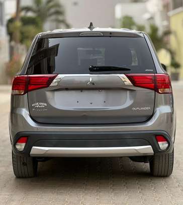 Mitsubishi Outlander 2018Gris SUV spacieux fiable image 10