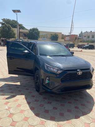Toyota RAV4 LE 2020 image 3