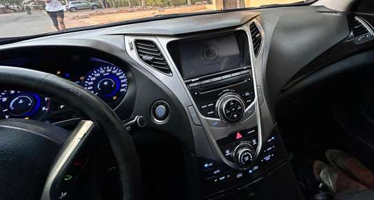 À vendre Hyundai Grandeur HG300 image 3