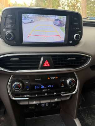 Hyundai Santafei image 7