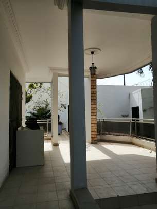 Villa R+1 à louer aux Almadies derrière Philippe Morris image 3