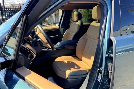 2025 Range Rover Sport P530 V8 Dynamic SE AWD image 5