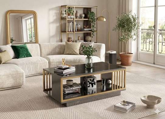 Table basse marbre blanc et bois doré design élégant image 2