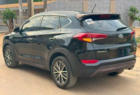 HYUNDAI TUCSON image 5