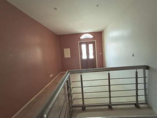 Villa a Loue  Ngor almadie R+1 image 8