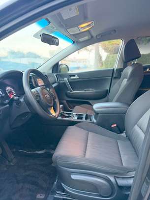 KIA SPORTAGE image 7