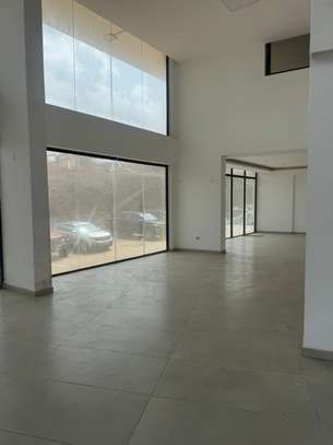 Showroom Local commercial de prestige à louer image 2