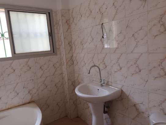 Immeuble R+2 de bureau  F47 aux Almadies image 9