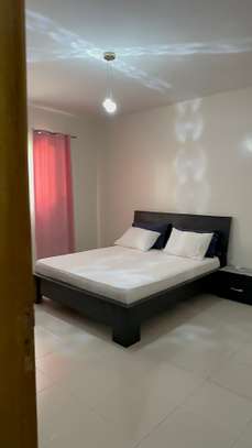 Appartement meublé de 3 chambres. Salon.à louer image 3